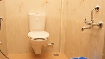 Suite, Balcony, Hill View | Bathroom | Shower, free toiletries