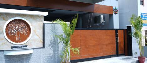 Suite, Balcony, Hill View | Property grounds