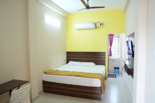 Suite, Balcony, Hill View | Individually furnished, laptop workspace, free WiFi - Sri Balaji Residency (Tiruvannamalai)