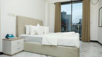 3 bedrooms, iron/ironing board, WiFi, bed sheets