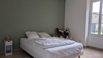 1 slaapkamer, een strijkplank/strijkijzer