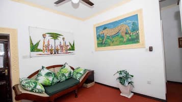 Habitación doble Deluxe, vista al jardín | Decoración personalizada, muebles diferentes y wifi gratis