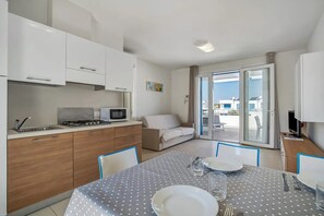 Interior - Apartment 'Blu Village' with Shared Pool, Private Terrace and Air Conditioning (Jesolo)