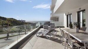 Outdoor dining - Modern Apartment with Rooftop Pool - Carvajal (Fuengirola)