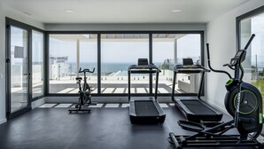Fitness facility - Modern Apartment with Rooftop Pool - Carvajal (Fuengirola)