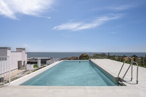 Pool - Modern Apartment with Rooftop Pool - Carvajal (Fuengirola)