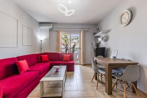 TV, stereo - Saranda Bay Retreat - 1BR Apartment by PikHost (Sarandë)