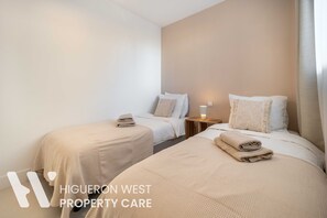 Iron/ironing board, travel cot, free WiFi, bed sheets - The Oasis at Las Lomas – Pool & Sea Views | Fuengirola (Fuengirola)