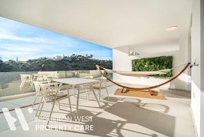 Outdoor dining - The Oasis at Las Lomas – Pool & Sea Views | Fuengirola (Fuengirola)