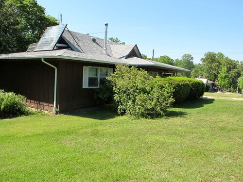 Rustic Cabin Rental near Meramec State Park, Missouri