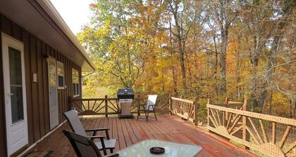 Rustic Cabin Rental with a Wood-Burning Stove near Meramec State Park, Missouri