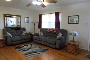 Fernseher, DVD-Player, Videothek