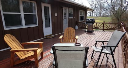 Rustic Cabin Rental near Meramec State Park, Missouri