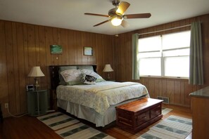 2 habitaciones, escritorio, tabla de planchar con plancha y wifi 