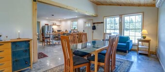 Charming 2-bedroom Wooded Cottage Retreat in the Finger Lakes