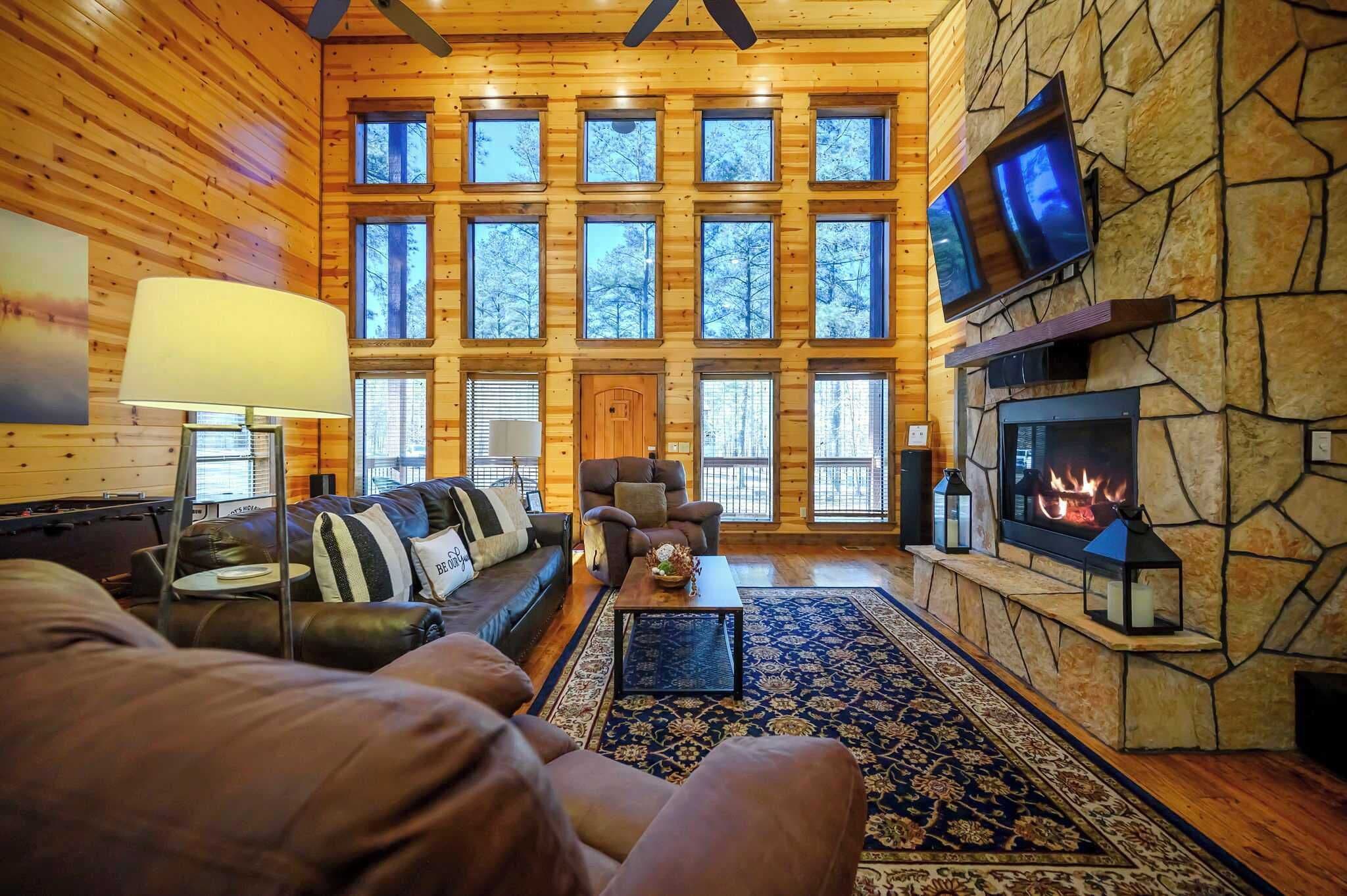 キャビン ベッド (複数台) スパ浴槽 ガーデンビュー (Hoot's Hideaway) | リビング エリア