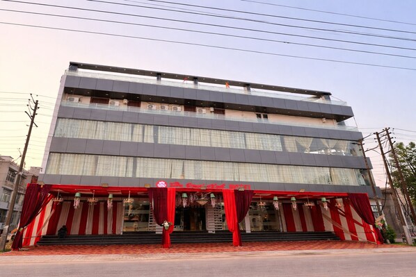 Exterior - Hotel The Royal Knot (Kanpur)