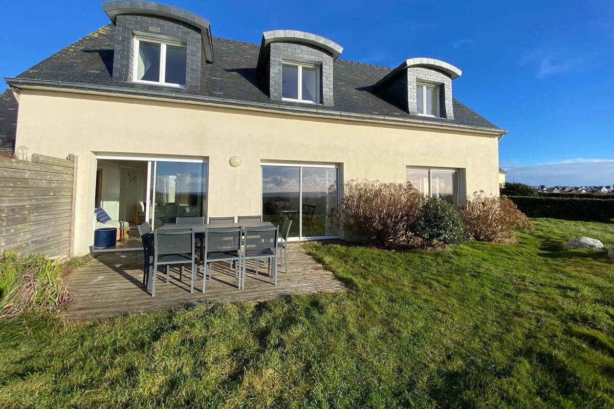 ハウス | 屋外ダイニングエリア