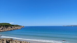 A coastal landscape with a clear blue sky, rocky shoreline, and calm sea. - Panoramic sea View - Le Conquet (Le Conquet)