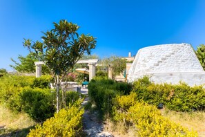 Property grounds - Apartment 'Baccole - Trullo Depandance' with Shared Terrace, Private Garden and Air Conditioning (Gagliano del Capo)