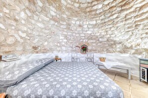 1 bedroom, bed sheets - Apartment 'Baccole - Trullo Depandance' with Shared Terrace, Private Garden and Air Conditioning (Gagliano del Capo)