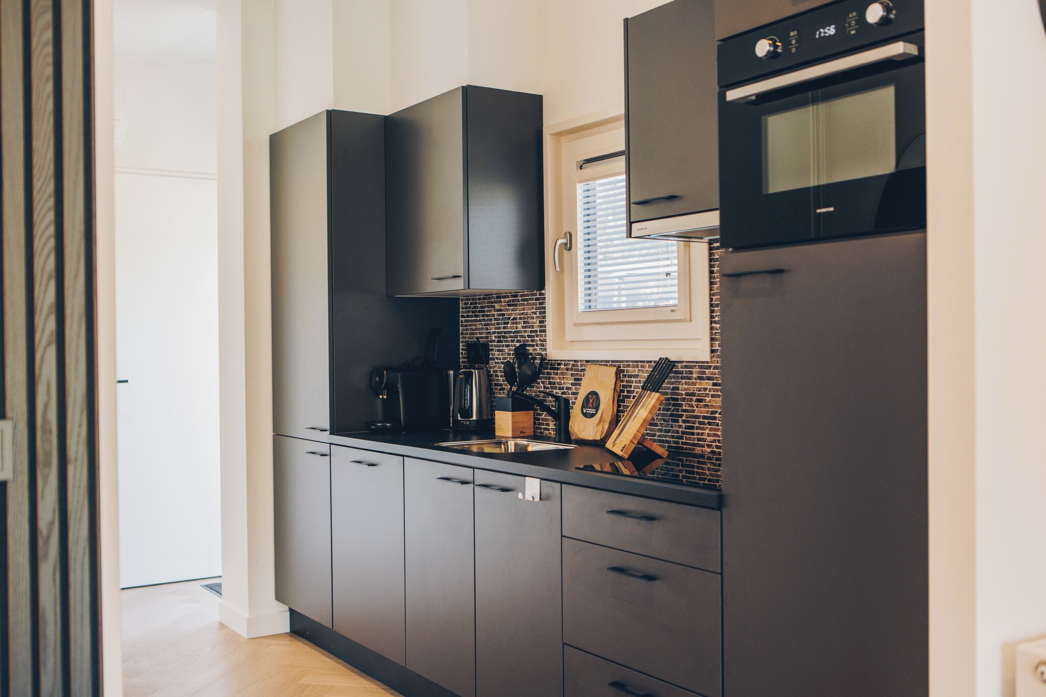 Fridge, microwave, stovetop, dishwasher