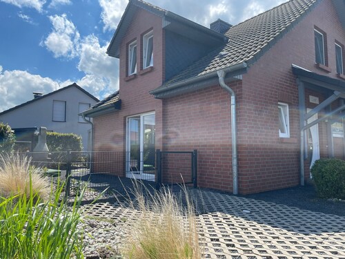 Ferienhaus ,,Sanddüne“ Wohnung Lee (links Haustiere willkommen) in Zierow