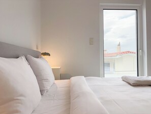 2 bedrooms, iron/ironing board, WiFi, bed sheets - Sunlit Retreat near Voula Center (Voula)
