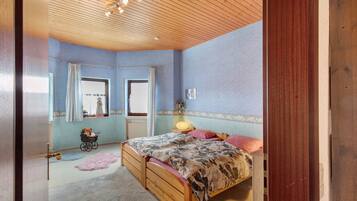 3 bedrooms, WiFi, bed sheets