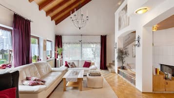 Televisión, chimenea