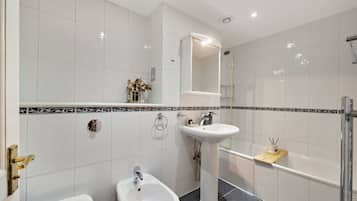 Apartemen Basic | Kamar mandi | Handuk