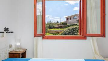 2 bedrooms, bed sheets