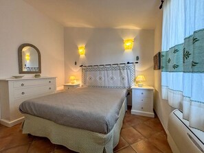 2 bedrooms, desk, iron/ironing board, bed sheets - Villa Sa Fina - Costa Rei (Muravera)