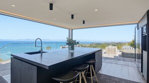 Outdoor dining - Split Apple Holiday House (Kaiteriteri)