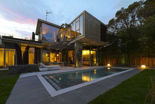 Villa de diseño con piscina, sauna, Txoko Vasco y garaje para 5 coches