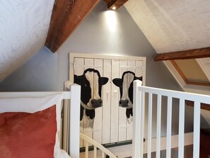 2 bedrooms, travel cot, WiFi - “Enjoy ultimate relaxation in this apartment with private wellness center, steam cabin and whirlpool. Discover the comfort of an authentic farmhouse, with delicious fresh bread every day, near the beach of Callantsoog . (Oudesluis)