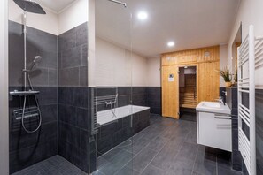 Shower, hair dryer, towels - Baltischer Hof apartment 44 (Ostseebad Boltenhagen)
