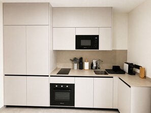 Standard Apartment, Non Smoking | Private kitchen