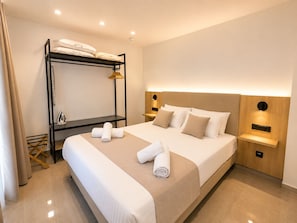 Deluxe Penthouse, Sea View | Blackout drapes, soundproofing, iron/ironing board, free WiFi