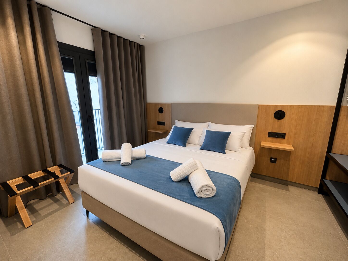 Comfort Apartment, 1 Queen Bed with Sofa bed, Non Smoking | Blackout drapes, soundproofing, iron/ironing board, free WiFi