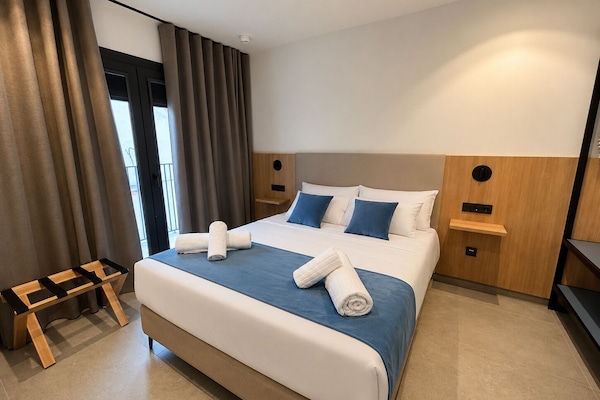 Comfort Apartment, 1 Queen Bed with Sofa bed, Non Smoking | Blackout drapes, soundproofing, iron/ironing board, WiFi (free)