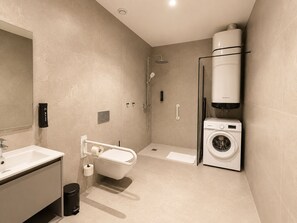Appartamento Comfort, accesso in sedia a rotelle, al piano terra | Bagno | Doccia, asciugacapelli, asciugamani, sapone