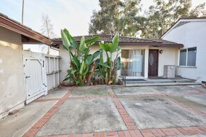 Exterior detail - Quiet Tree-Lined San Marino Retreat 3BR w. yard (San Marino)