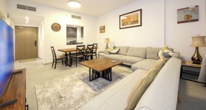 Silk Valley - Luxury 1BR: Steps away from Dining and Entertainment