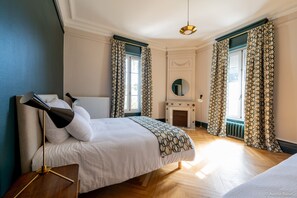 7 habitaciones, tabla de planchar con plancha, wifi y ropa de cama 