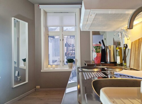 Cozy, Central Studio by the Bus Station