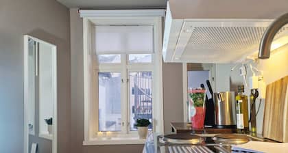 Cozy, Central Studio by the Bus Station