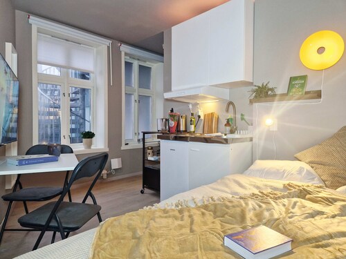 Cozy, Central Studio by the Bus Station