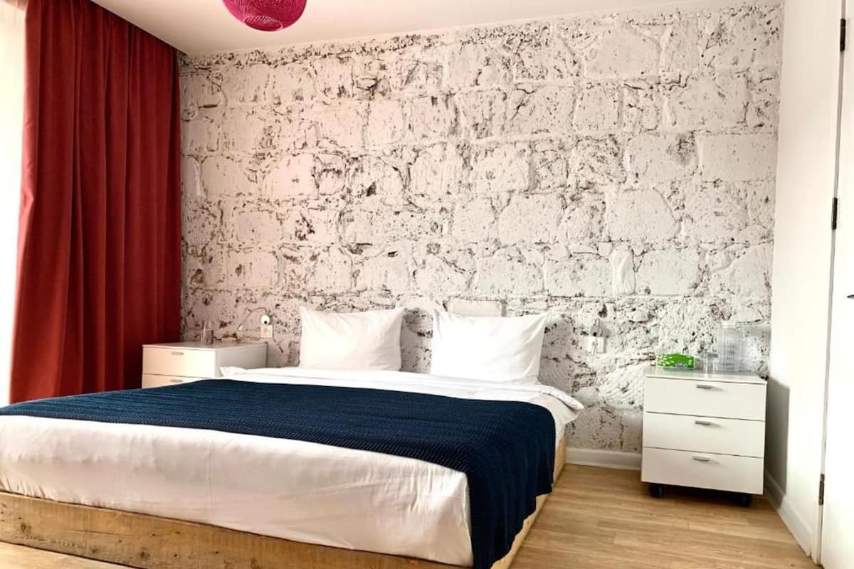 Phòng dành cho gia đình, 1 giường cỡ queen và sofa giường, quang cảnh núi | Truy cập Internet không dây miễn phí