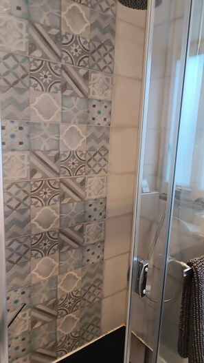 Shower, hair dryer, towels, toilet paper - Quiet mountain village house beautiful landscape pets welcome (Rabat-les-Trois-Seigneurs)